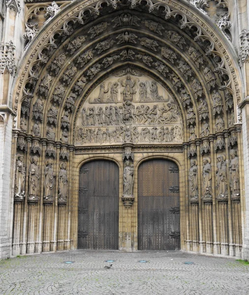 Portal av en domkyrka — Stockfoto