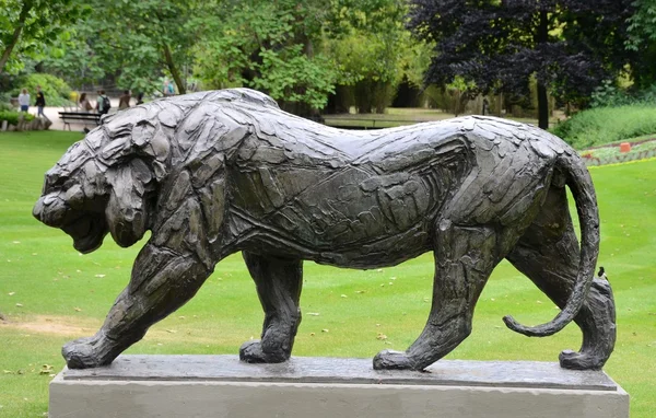 Skulptur av ett lejon — Stockfoto