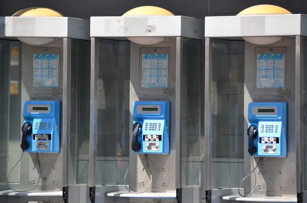 Три общественных телефона — стоковое фото
