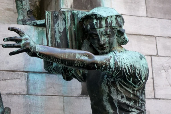 Sculpture of a worker — Stock Photo, Image