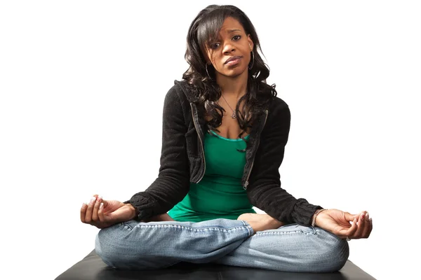 Escéptica mujer negra en yoga Lotus Pose — Foto de Stock