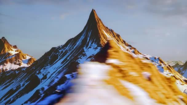 空中オービット雪の山のピークチャレンジ遠征エベレストアルパインサミットFPVドローン高速極端なエピックアドベンチャーコンセプト — ストック動画