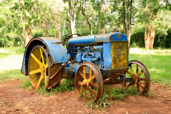 Starý traktor — Stock fotografie