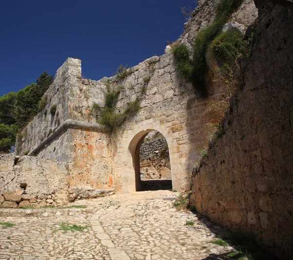 Archway in ayios georgios castle — Stockfoto