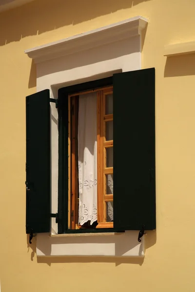 Griechische Fensterläden — Stockfoto