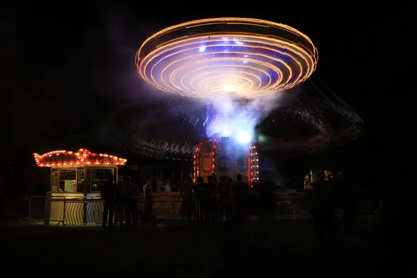 Spinnen carrousel nachts — Stockfoto