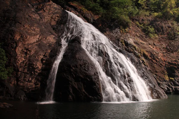 Jednym z niższych warstw dudhsagar falls — Zdjęcie stockowe