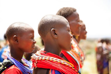 kadın dansçıların samburu Tribe
