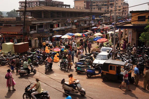 Neer te kijken op een drukke straat india — Stockfoto