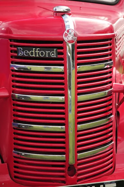 Frontgrill eines Oldtimer-Bedford-Busses — Stockfoto