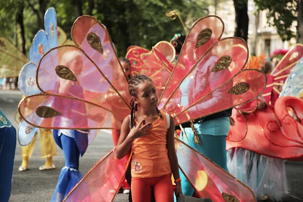 Молоді дівчата, вбравшись парад — стокове фото