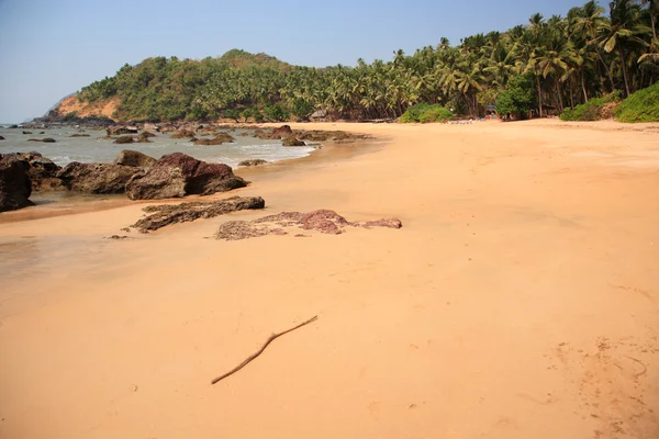 Spiaggia tropicale deserta a Goa — Foto Stock