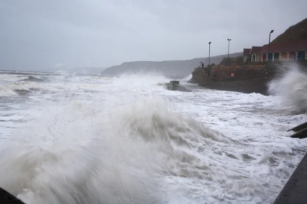 Grandes olas en Scarborough —  Fotos de Stock