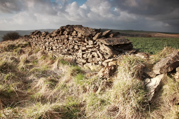 Sunlit dry stone wall — Stock Photo, Image