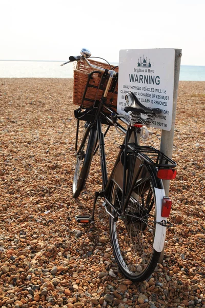 Ποδηλάτων στην παραλία του brighton — Φωτογραφία Αρχείου