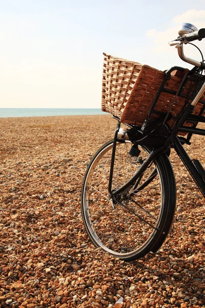 Bicicleta na praia em Brighton — Fotografia de Stock