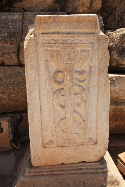 Piedra grabada en las ruinas Éfeso — Foto de Stock