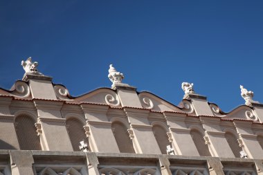 gargoyles üzerinde kumaş hall, krakow