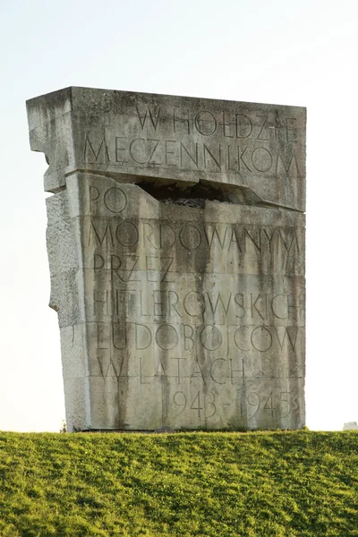 Inscription sur le monument à l'ancienne concentration de Plaszow — Photo