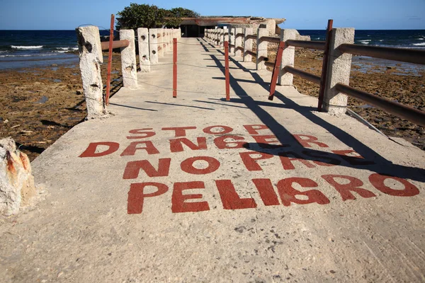 Danger old pier in Cuba — Stock Photo, Image