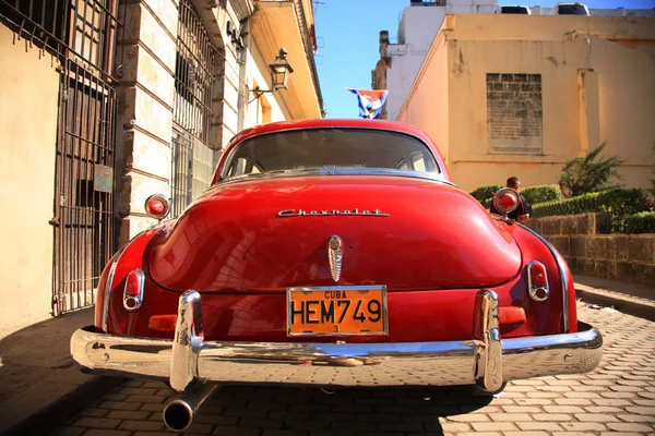 Kırmızı chevrolet