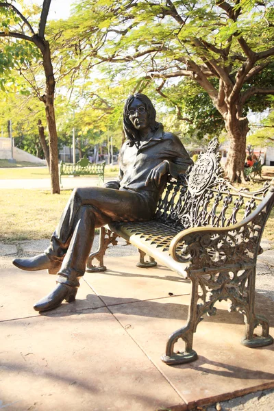 Standbeeld van john lennon cuba — Stockfoto