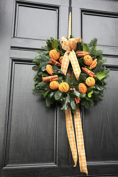 Oranges et couronnes de cannelle — Photo