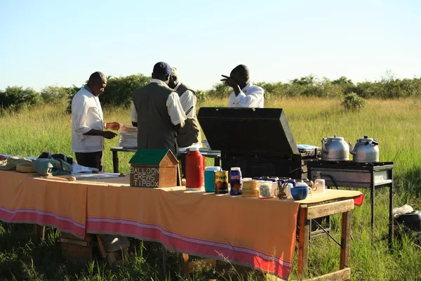 Préparation d'un petit déjeuner de brousse — Photo