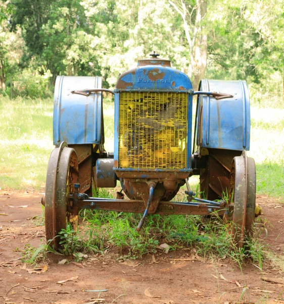 Vecchio trattore blu — Foto Stock