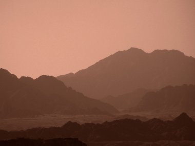 gizemli kırmızı hills