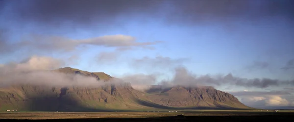 Panoramic view of the mountains lit by the sun — Stock Photo, Image