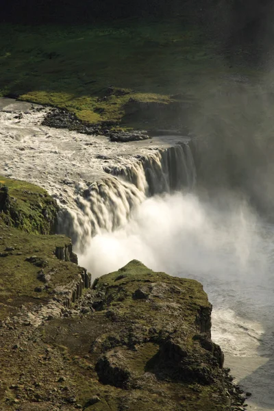 Kraftfull vattenfall — Stockfoto