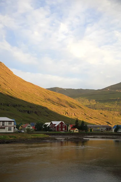 Vesnice seydisfjordur — Stock fotografie