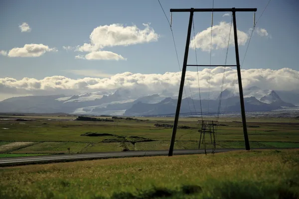 Líneas eléctricas y glaciares — Foto de Stock