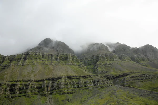绿色的群山的冰岛 — 图库照片