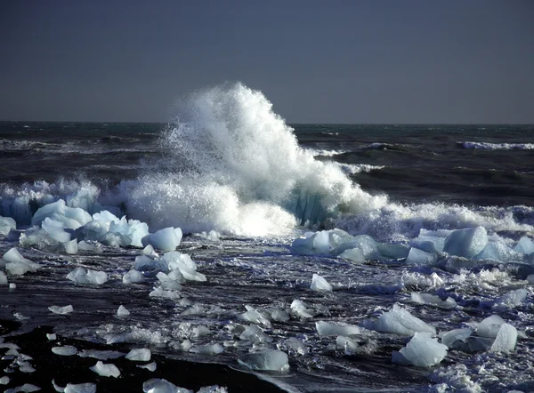 Icebergues partidos — Fotografia de Stock