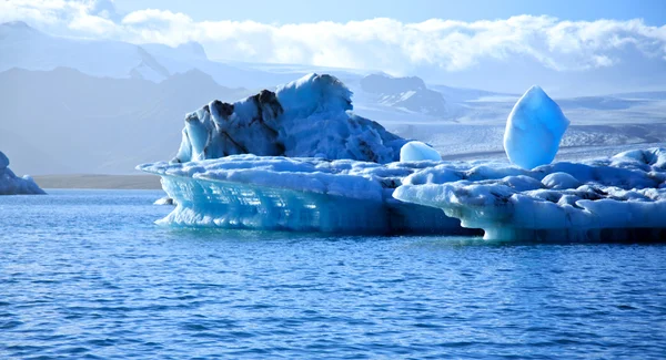 Prachtige blauwe ijsbergen — Stockfoto