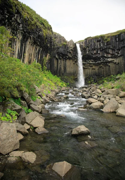 Blick auf den svartifoss falls — Stockfoto