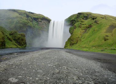 skogafoss şelale görmek