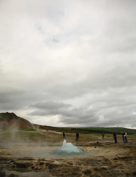 Geysir 要爆发 — 图库照片