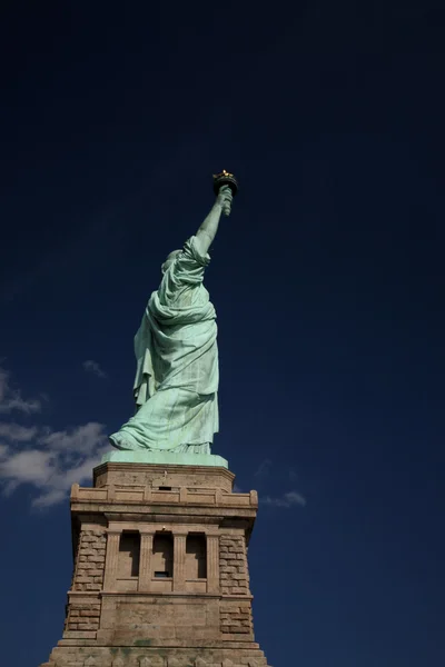 Olhando para a Estátua da Liberdade Imagem De Stock