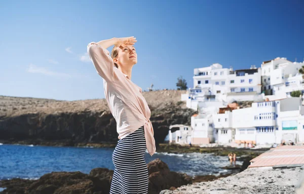 Woman Enjoys Vacations Stone Beach Tufia Μικρό Παλιό Χωριό Όπως — Φωτογραφία Αρχείου