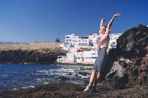 Mulher Elegante Com Frutas Saco Algodão Praia Ilhas Canárias Espanha — Fotografia de Stock