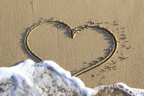 Corazón Dibujando Arena Una Playa Sobre Fondo Espacio Romántico —  Fotos de Stock