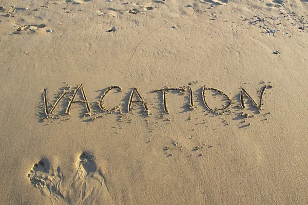 Word Vacation Escribió Arena Contra Fondo Mensaje Dice Vacaciones Playa — Foto de Stock