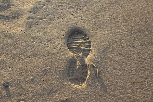 Voetafdrukken Het Zand Het Strand Tegen Achtergrond — Stockfoto