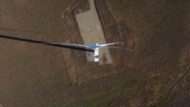 Вітрові турбіни з висоти пташиного польоту — стокове відео