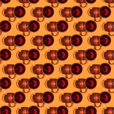 Sert gölgeli kusursuz çay fincanı.