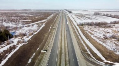 Bir kuadrokopterden geniş bir otoban manzarası