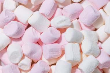 Pastel pembe ve beyaz renklerde marşmelov dokusu.
